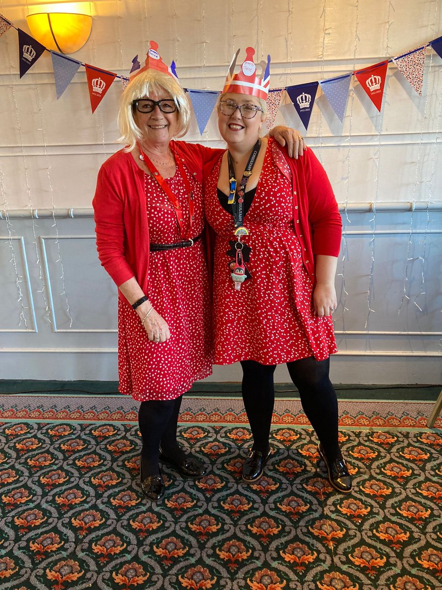VertebralArtery's tweet photo. @AlisonHammond nice outfit choice, my friend Anne on the left copied her slimming leader Claire for their Jubilee party, then you chose same trend 🤣🤣🤣 https://t.co/248tFMRjWR