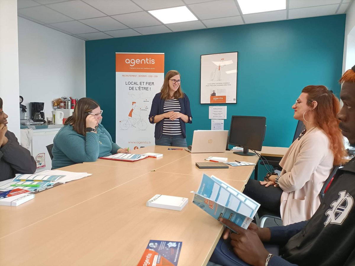 📍Hier pour 19 jeunes, #RALLYE #INTERIM en bus à la découverte des agences de <a href="/Chatellerault86/">VilleChatellerault</a> 

✅Travail sur la mobilité
✅Info fonctionnement de l'intérim
✅ Dvpt du réseau pro

𝗙𝗮𝗰𝗶𝗹𝗶𝘁𝗼𝗻𝘀 𝗹'𝗮𝗰𝗰è𝘀 à 𝗹'𝗲𝗺𝗽𝗹𝗼𝗶💥
Organisé par MLNV, @pole_emploi &amp; <a href="/AKTO_OPCO/">AKTO</a>