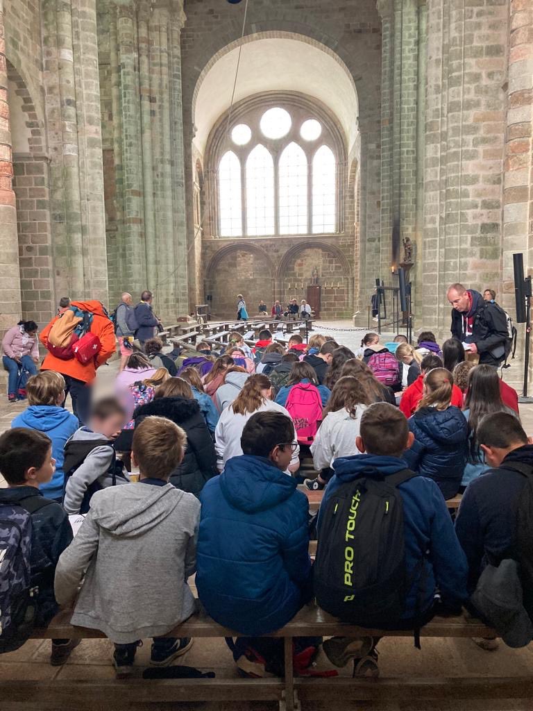 Visite du Mont St Michel et de son abbaye pour les élèves de 5ème aujourd’hui. Parcours d’orientation, visite commentée et questionnaires à compléter pour le cours d’histoire