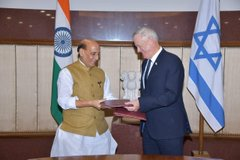 timesofindia's tweet photo. #Israeli Defence Min #BenjaminGantz was hosted by Defence Min #RajnathSingh in #Delhi. Ministers conducted a discussion that covered topics including strategic global challenges, military cooperation &amp; defence industrial cooperation: Communications Office of Minister of Defence https://t.co/S5bIEwQIBz