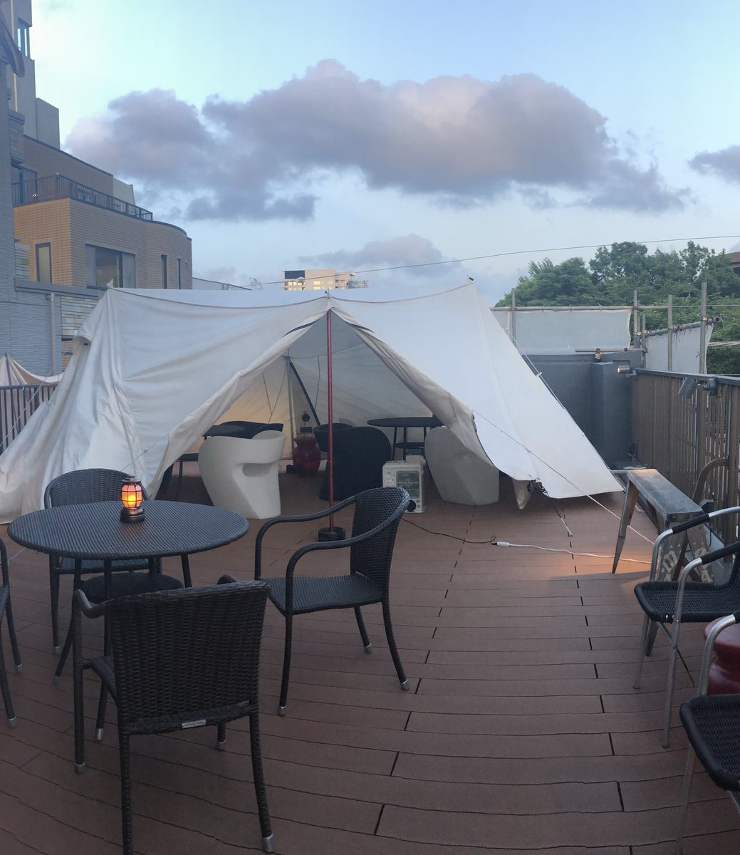 mixologistJapan's tweet photo. Good time at a terrace 

7-13-13, Minamiaoyama, Minatoku, Tokyo 107-0062
#bar #speakeasy #barrage #mixology #cocktails #fruitcocktails #terrace #burger #バー #ミクソロジー #���クテル #バー好き #バーテンダー #フルーツ #フルーツカクテル #パン #自家製パン https://t.co/HDjY6uFEpe