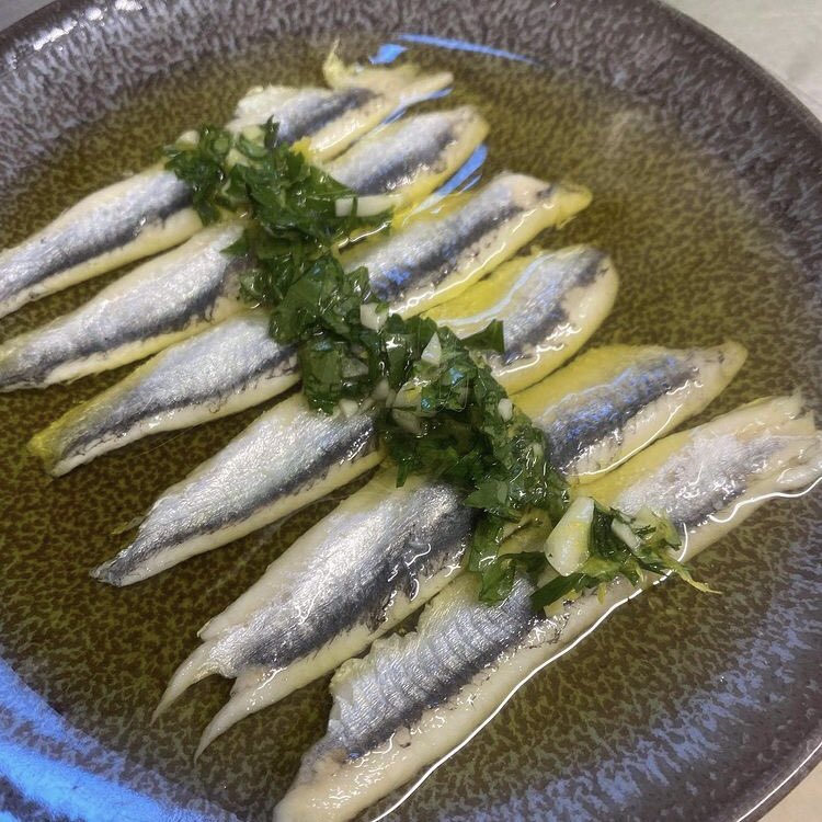 LoRapitenc's tweet photo. We’ve ‘gone fishing’ today so our restaurant and deli is shut, but don’t worry we’ll be back open tomorrow for fun, fish and fiesta!
Pop in for all your picnic needs and a few cerveza’s to get you through the long weekend! 
#QueensJubilee #longweekend #tapastime #fishinglife https://t.co/zPe56eu10o