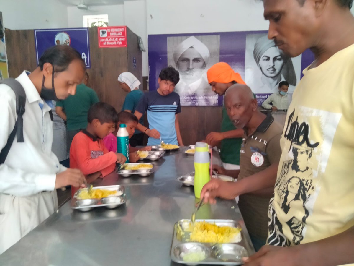 MPGautamGambhir's tweet photo. एक आशा जन रसोई में बिना किसी भेदभाव के सभी जरूरतमंदों को सम्मान के साथ पौष्टिक भोजन खिलाया जाता है। https://t.co/rp8BlyD7GX