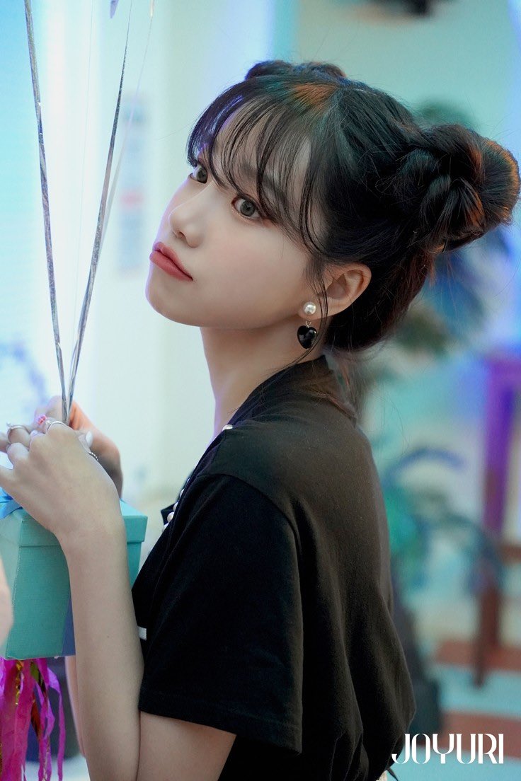 JoYuriBR's tweet photo. 📸 #PREVIEW | 02.06.22 – Atualização do MelOn com a Yuri nos bastidores do Photoshoot de Op.22 Y-Waltz : in Major 

#JOYURI https://t.co/hXJTpOnFU0
