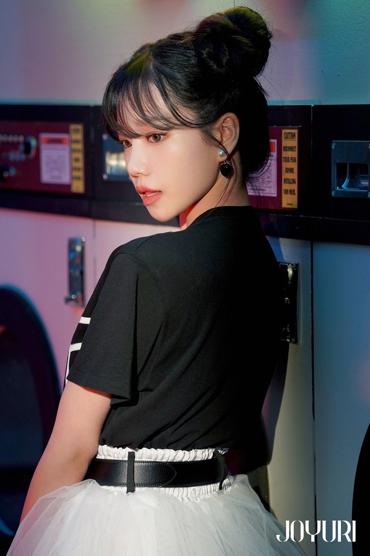 JoYuriBR's tweet photo. 📸 #PREVIEW | 02.06.22 – Atualização do MelOn com a Yuri nos bastidores do Photoshoot de Op.22 Y-Waltz : in Major 

#JOYURI https://t.co/hXJTpOnFU0