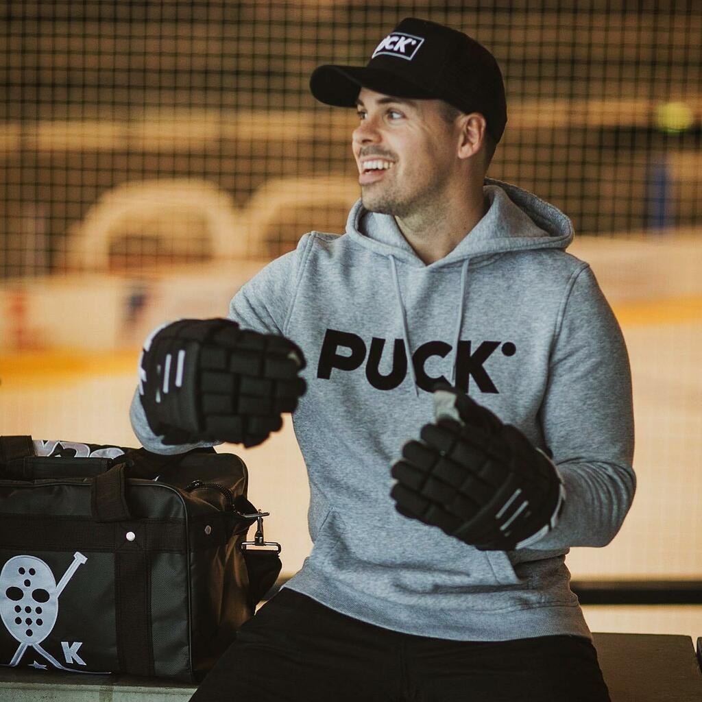 PuckWear's tweet photo. Find us at the final games 🏒 of the #ihleague this weekend in @leysin_sport_academy organized by the one @coachboulanger 🥅 Get the last items of the CB collection before we bring some new stuff this year 🏒 See you there #pucksquad ⚫️
.
#puck #puckwea… https://t.co/VVrDdyXp2i https://t.co/Q0U4HdQ211
