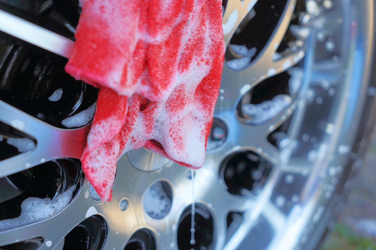 BritishParking's tweet photo. From 1 June all manual car washes in Park Mark car parks will need to have the Responsible Car Wash accreditation to ensure the protection of workers and the environment.  Find out more here: https://t.co/xgdJgz0YjH #parkmark #saferparking https://t.co/TgpR4si0QM
