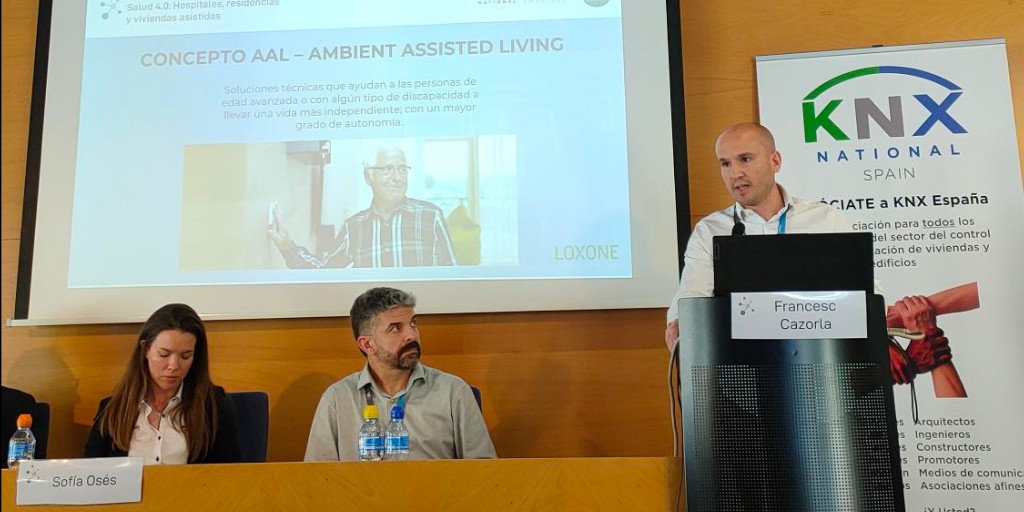LoxoneES's tweet photo. Ayer asistimos al congreso de Smart Technology Forum de la mano de @SmartechCluster  y @KNX_Espana . Hablamos sobre AAL (Ambient Assisted Living) en vivinedias y residencias con #Loxone💚

#STF22 https://t.co/H99rs7Qrkd