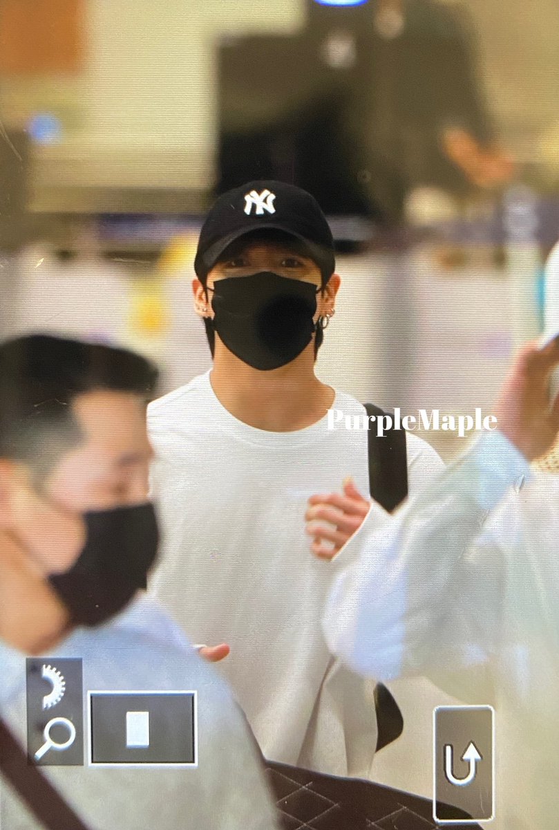 Purplemaple_jk's tweet photo. [PREVIEW] 220602 인천공항 ICN 입국✈️

#방탄소년단 #BTS 
#정국 #JUNGKOOK #전정국 #JEONJUNGKOOK #JK #BTSJUNGKOOK @BTS_twt https://t.co/i1UocsHPQd