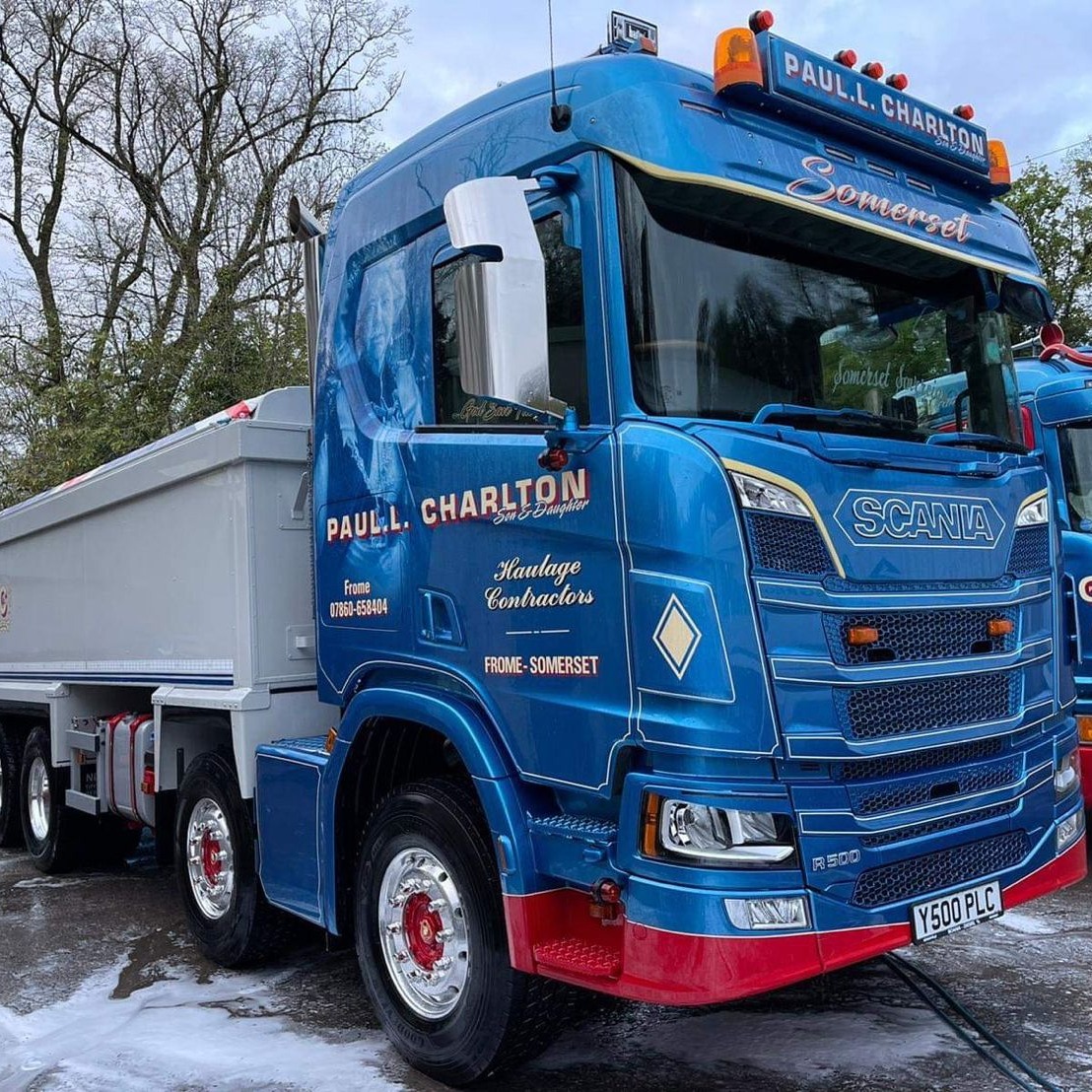 ScaniaUK's tweet photo. The latest addition to Paul L Charlton’s fleet is a brilliant contribution to the #jubilee. We’re looking forward to seeing this R 500 out on the roads!

Has anyone else jazzed up their cab for #jubilee? If you've got any snaps we'd love to see them so send them our way 😆 https://t.co/G1bNyydh55
