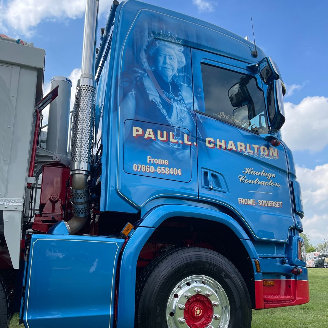 ScaniaUK's tweet photo. The latest addition to Paul L Charlton’s fleet is a brilliant contribution to the #jubilee. We’re looking forward to seeing this R 500 out on the roads!

Has anyone else jazzed up their cab for #jubilee? If you've got any snaps we'd love to see them so send them our way 😆 https://t.co/G1bNyydh55