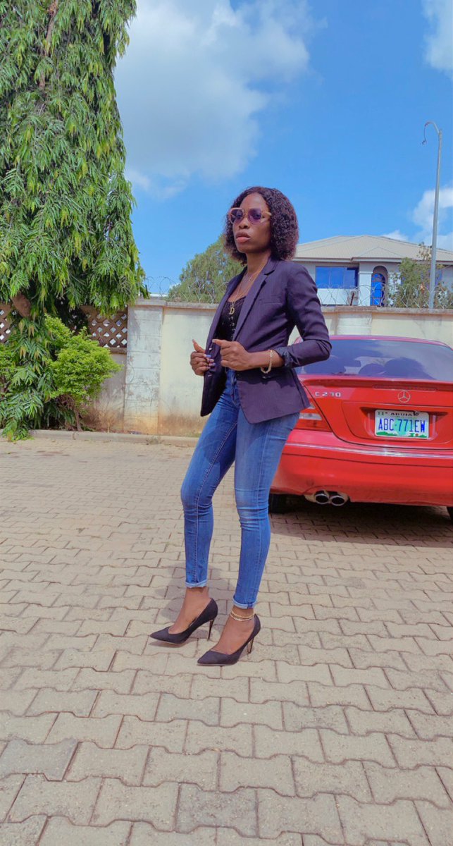 Dbnshawty's tweet photo. Oluwadamilola Hang in there… it will soon pass🙏#Thursdaylook https://t.co/hZLuYshNe5