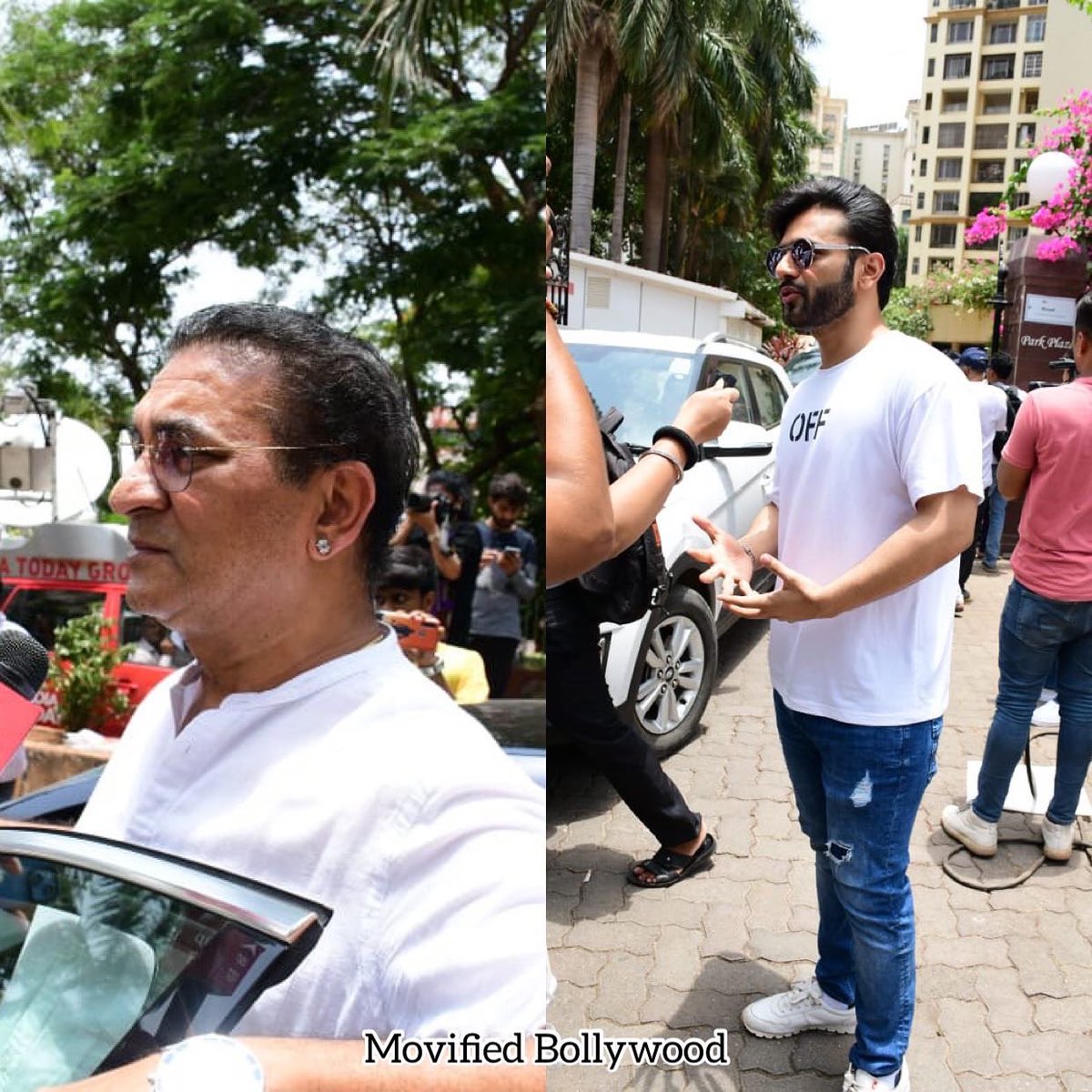MovifiedBolly's tweet photo. Javed Akhtar, Shankar Mahadevan, Shreya Ghoshal, Abhijeet Bhattacharya,Rahul Vaidya reached at the funeral
#movified #bollywood #singer #kk #demise #rip 😇 https://t.co/xyNucpHcUP