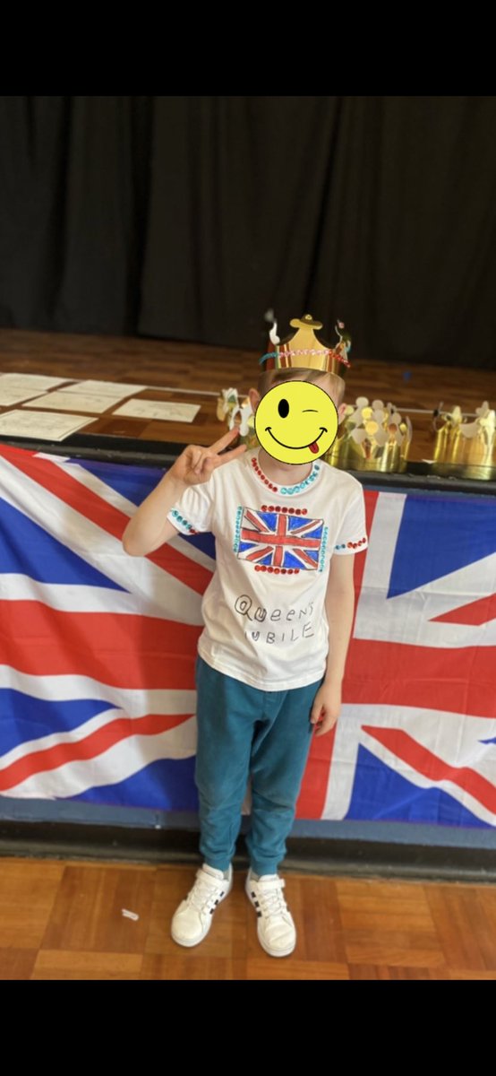 AfterthebellO's tweet photo. Yesterday the children enjoyed a afternoon tea to celebrate the Queens Platinum Jubilee ❤️🇬🇧 with tea and cakes and T-shirt designing and making amazing crowns 👑  one said “this is the best day in osc ever” @ToryglenPS  @StBrigidsPS  #schoolagedchildcare #Glasgow https://t.co/CVjEJ3ARJK