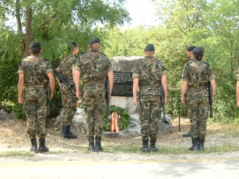 EjercitoTierra's tweet image. Hoy dedicamos un momento de recuerdo al Sargento Ángel Tornel. En 1993 falleció en #Bosnia . Formaba parte del Escuadrón #Caballería Agr.’Canarias’. Regresaba en su Vehículo de Exploración a Medjugore desde #Mostar. Dio su vida por España. #EfeméridesEjército 🇪🇸