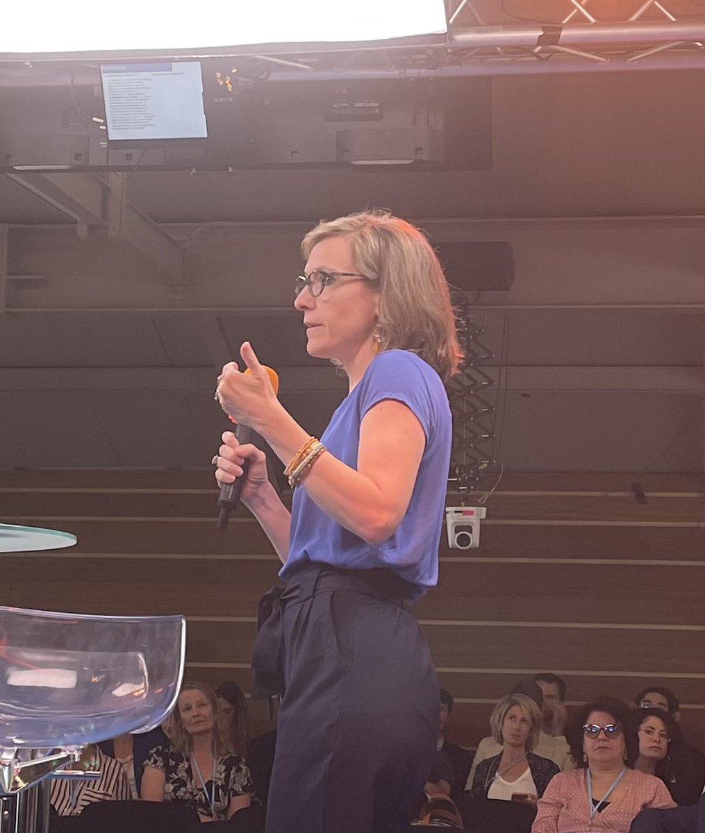 Enquête sur les conditions de travail des Directeurs d’Hopitaux par <a href="/ChassinCaroline/">Caroline Chassin</a> <a href="/L_Adh/">L'Asso des DH (ADH)</a> 
Tensions très fortes
☹️besoin de simplification mais injonctions paradoxales
😣besoin de vie perso mais très difficile
😫besoin de formation mais très difficile

@SMPS_national