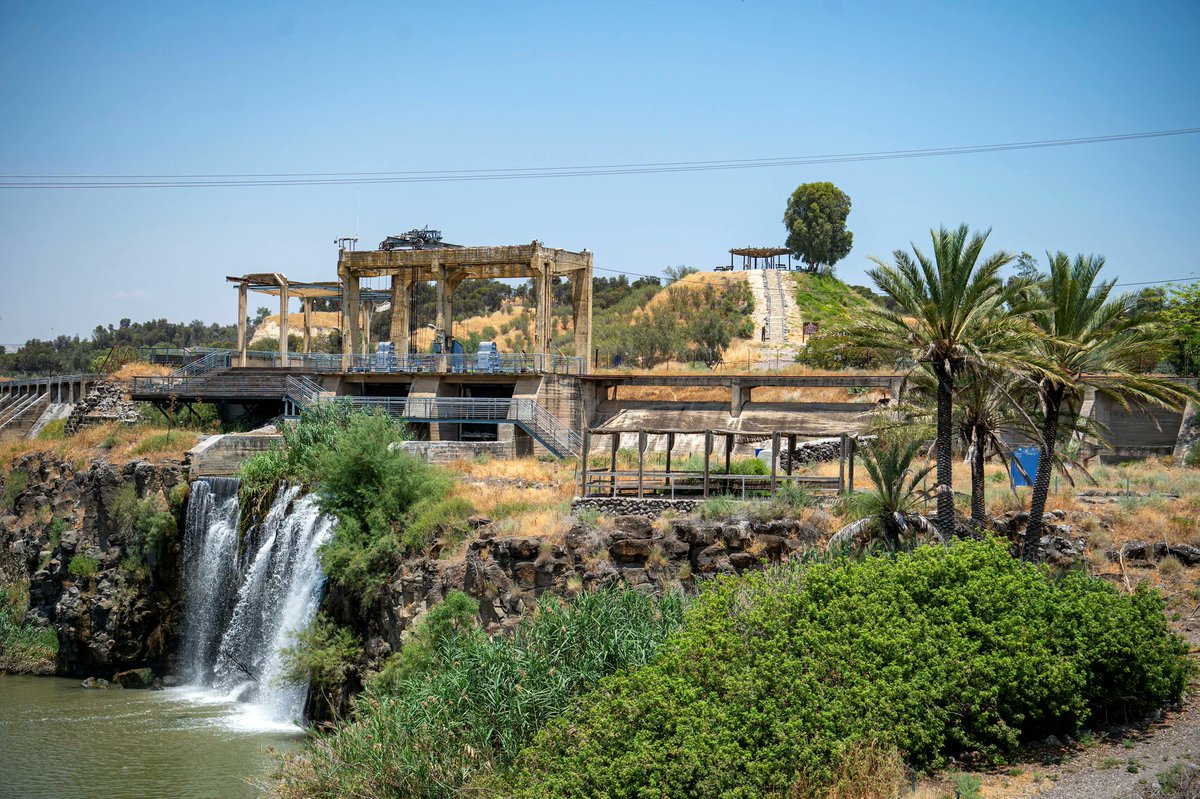 avischarf's tweet photo. First class, on the train from Haifa to Damascus 

with amazing photos by Gil Eliyahu
https://t.co/e1emEMiPxD https://t.co/MPxfPtjcbY