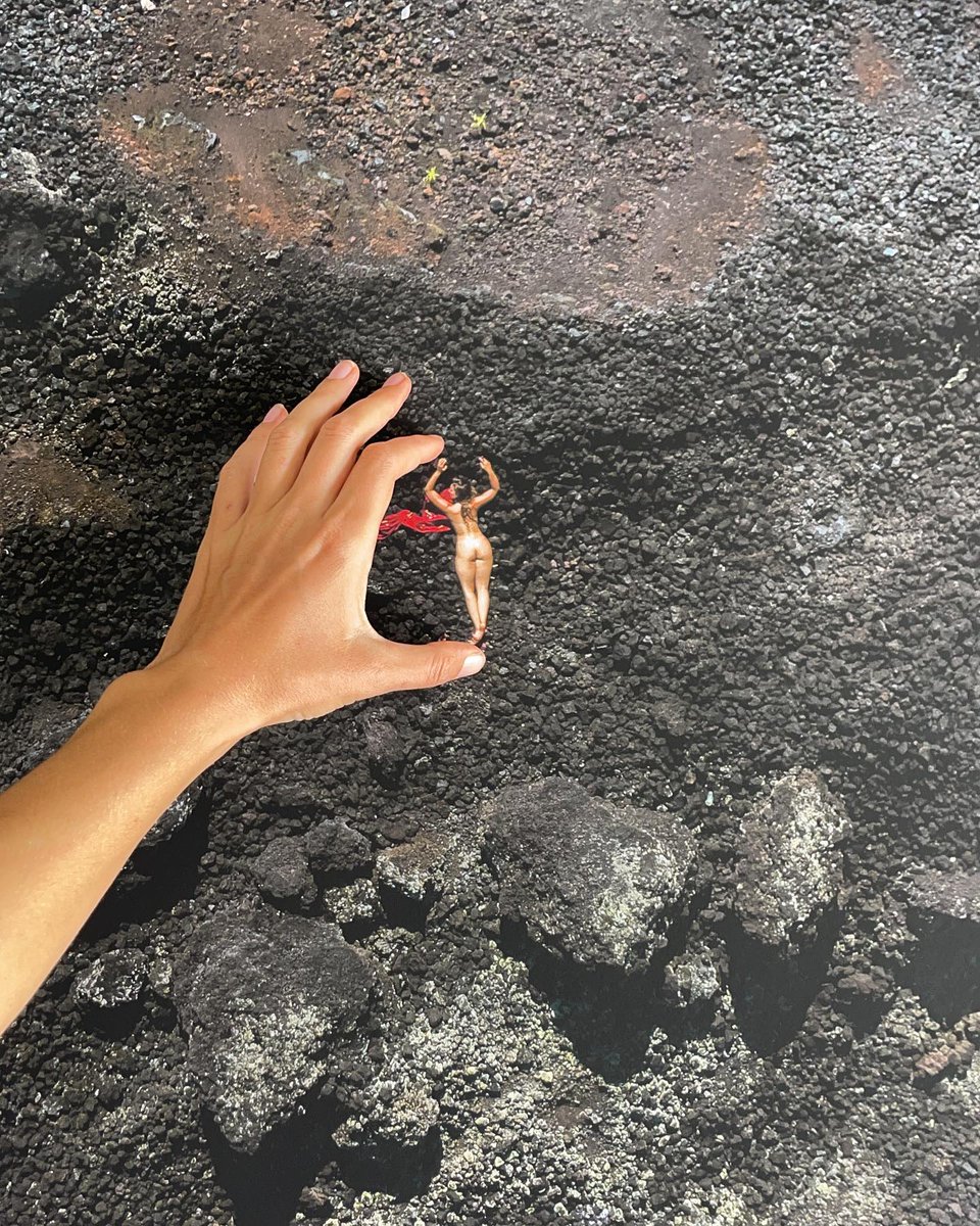Natalie__Go's tweet photo. 2/5 This black lava gives space for women. Woman is the only human who would never start a war. Woman knows how difficult it is to create a human, to create life.
Naked women laying on black lava with red flowers/red cloth on them, as a symbol of equality. https://t.co/BSNltG29ay