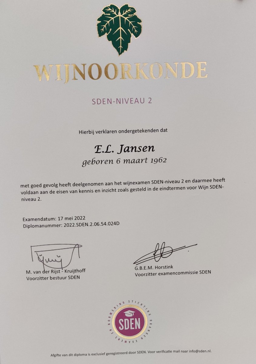 Edithjnsn's tweet photo. In the pocket.
Super leuke n vooral goedewijcursus van sommelier #Josefienhilhorst Met dank aan @Noorderpoort  en @NP_Euroborg.
Op naar SDEN3! https://t.co/BkBELJCByE