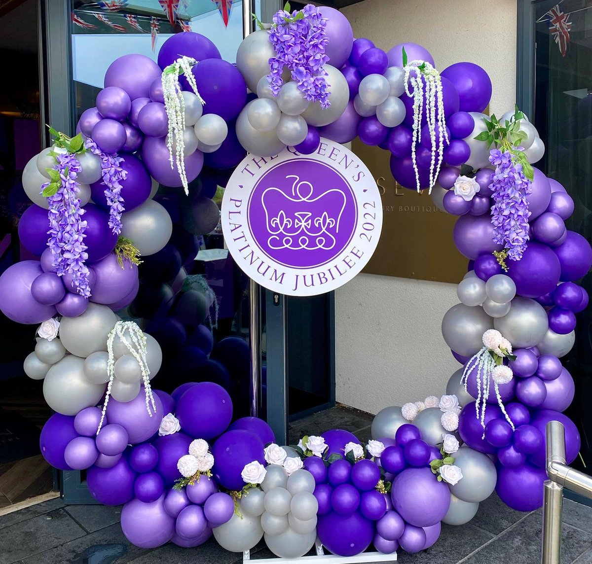 SEVEN Hotel tweet media