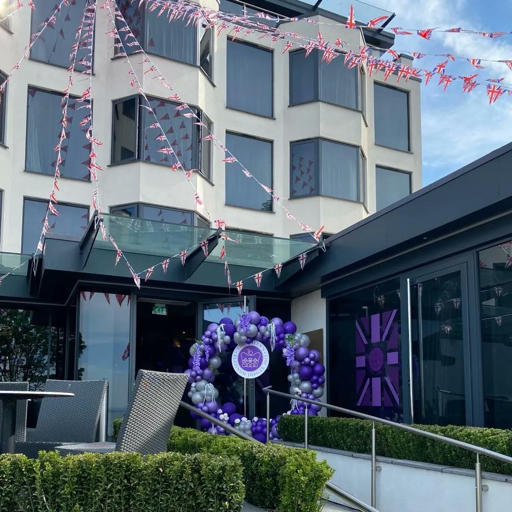 SEVEN Hotel tweet media