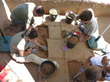 UniarqU's tweet photo. No âmbito das Jornadas Europeias da Arqueologia 2022

Visita guiada ao sítio arqueológico Portela 2 (Vale Brusco, Maceira, Leiria)

A primeira visita será às 10h30 e a segunda às 16h.

Acesso Livre

Mais informação em https://t.co/A1ScGlrmId https://t.co/Ci2aFUNotS