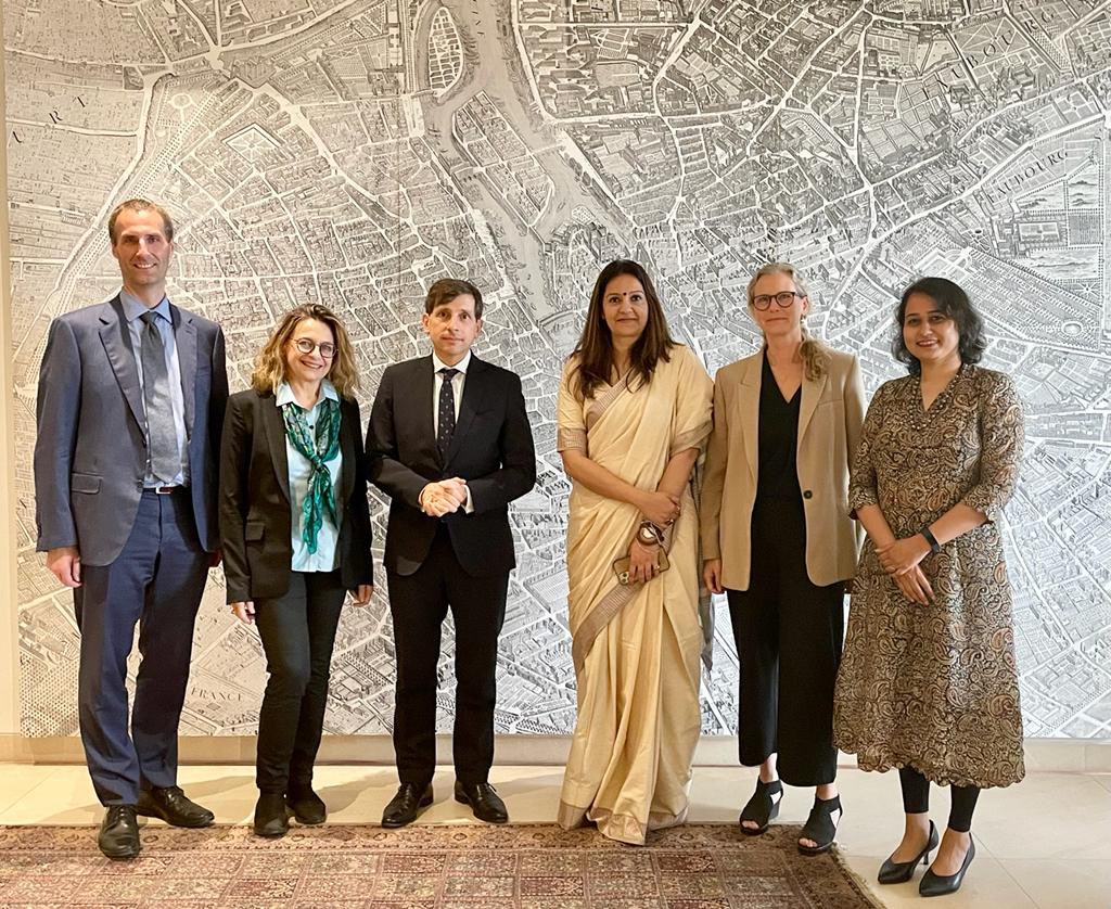 Had a nice discussion on Feminist Foreign Policy with Hon. CG @FranceBombay-@SereCharlet Hon CG @SwedeninMumbai -@annalekvall Hon.Dep CG- @GermanyinMumbai-@MarjaEinig Hon.Consul- Eco&Public Affairs @CanadainIndia @MichaelVonk_CA & @Kubernein ’s Priyanka Bhide.