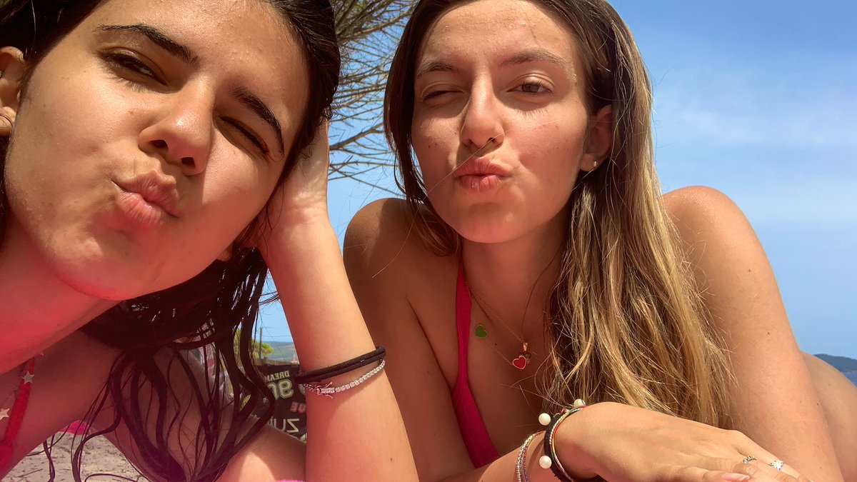 aleerassu's tweet photo. #primomare #primobagno #2giugno #bestfriends @rebedemontis https://t.co/644MjLqaft