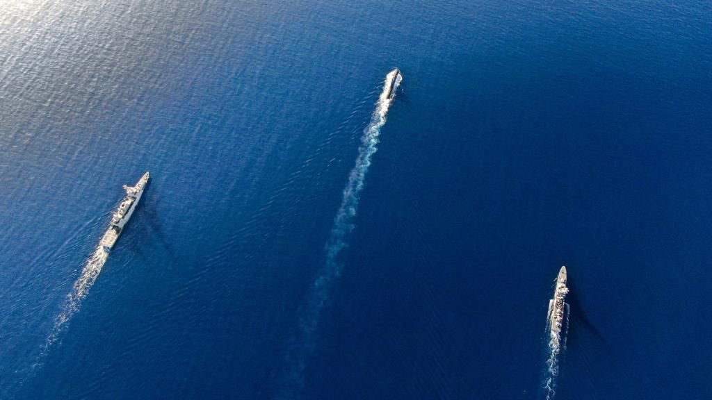 Ракетоносец ВМС Израиля и флотилия подводных лодок сегодня утром закончили длительные учения в Красном море. Судна выполняли совместные задачи, направленные на достижение морского превосходства и сохранение свободы действий в регионе.