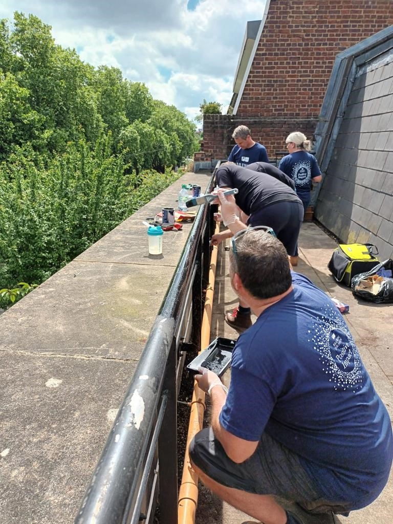 brewindolphin's tweet photo. Colleagues from our marketing department recently spent the day with our charity partner @SHPcharity. They cleared and revitalised the roof terrace as well as giving new life to a potted plant area https://t.co/ZjV65lDLhz
#BDPositiveImpact https://t.co/VRxaj1KquZ