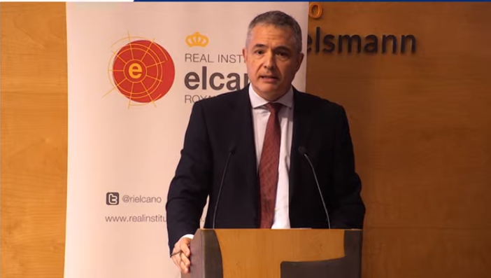 rielcano's tweet photo. ¿Cómo contribuyen las instituciones a apoyar el desarrollo de la innovación en la planificación de la defensa? Escuchamos a Juan Carlos Cortés, director de Espacio, Grandes Instalaciones y Programas Duales de @CDTI_innovacion. #InnoDef https://t.co/WShzYQYjsE