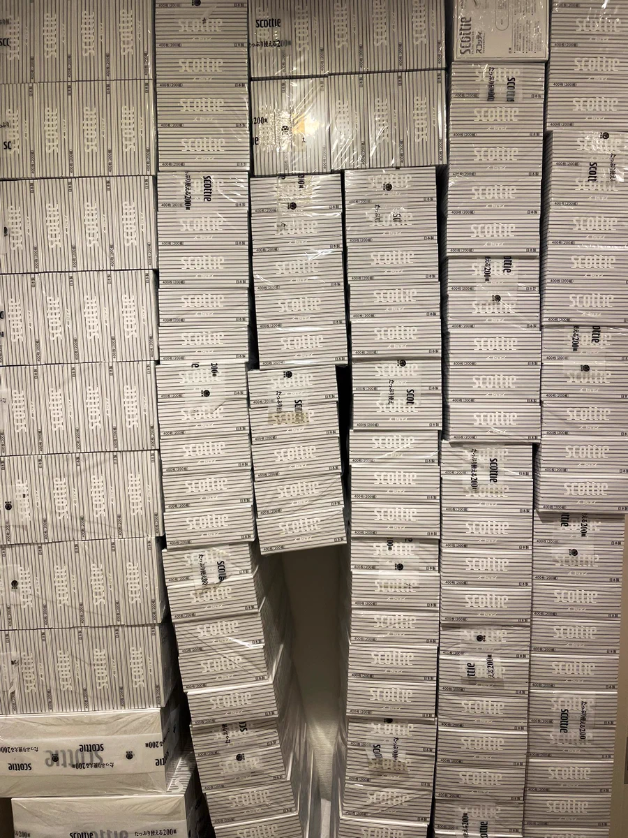 ティッシュ5箱入りを5個頼んだつもりが…。届いたのは山のようなティッシュだった！