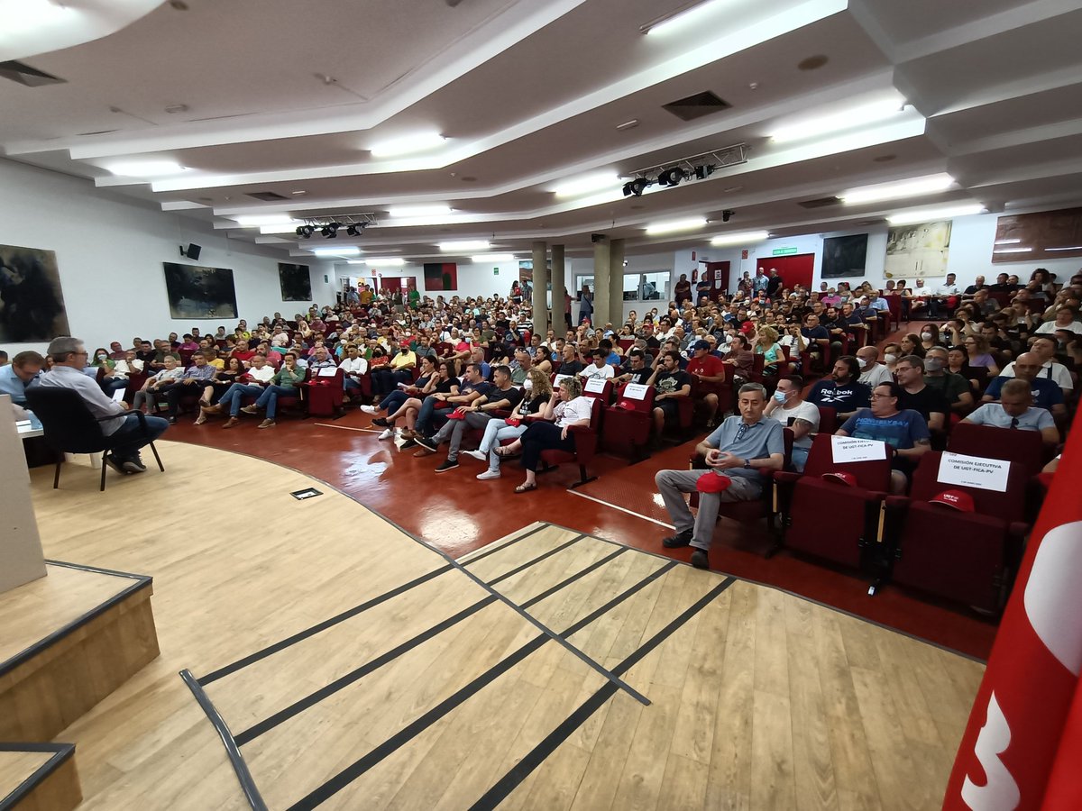 ugtficapv's tweet photo. Delegados y delegadas de todo el territorio valenciano llenan el Salón de Actos de @UGTPV para participar en la Asamblea organitzada por @ugtficapv entorno a la necesidad de un Pacto de Estado por la Industria. @ArgenteDaniel @PedroHojas https://t.co/sjZidYtZfE