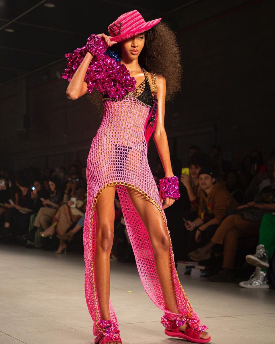 MktMix_oficial's tweet photo. Alguns clicks do dia

#mktmix #spfw #moda #spfw53 #marthamedeiros #rociocanvas #projetopontofirme #semanademoda https://t.co/UjJmLnjHQO