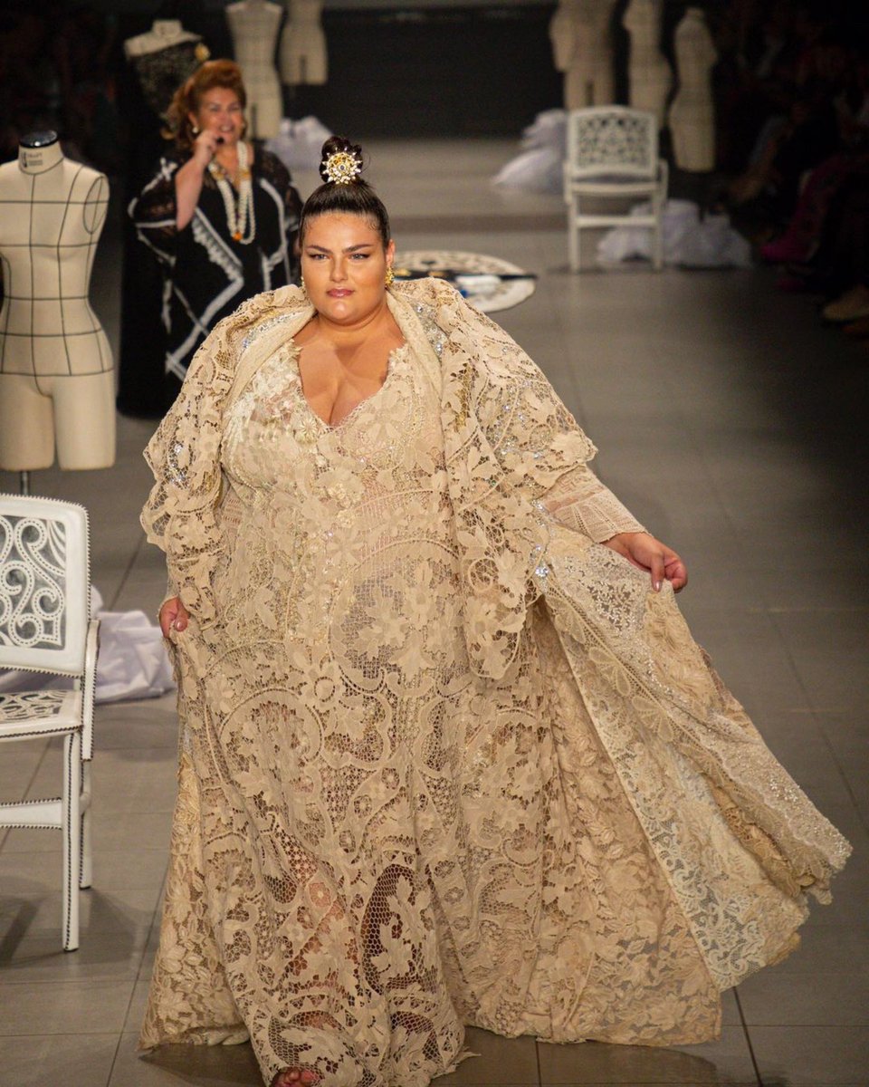 MktMix_oficial's tweet photo. Alguns clicks do dia

#mktmix #spfw #moda #spfw53 #marthamedeiros #rociocanvas #projetopontofirme #semanademoda https://t.co/UjJmLnjHQO