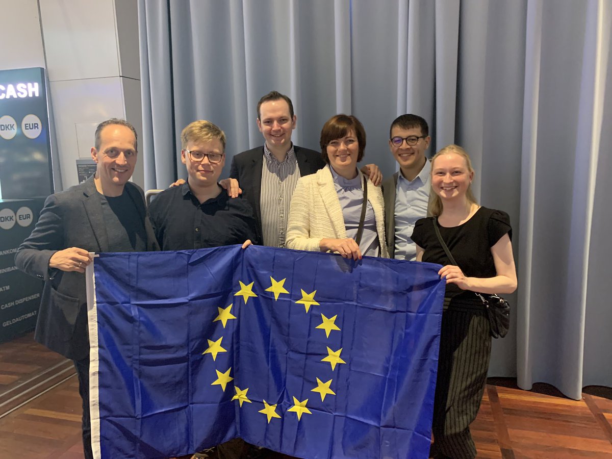 Første del af den <a href="/radikale/">Radikale Venstre</a> delegation sætter kurs mod Dublin og <a href="/ALDEParty/">ALDE Party</a> Congress 🥳🇪🇺✨ Vi glæder os til at fejre det europæiske fællesskab med vores liberale venner
<a href="/RenewEurope/">Renew Europe</a> @mikkelsarbo <a href="/xanderbj/">Alexander Bjørn Jensen</a> <a href="/x_burgess/">Burgess_x</a> <a href="/johannesxie/">Johannes Rolighed Xie</a> @BenedikteKloth <a href="/laurits_lr/">Laurits Lindegaard</a>