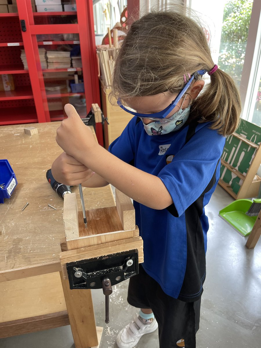 RCHKrdc's tweet photo. Our Y1 teacher doing an amazing job of helping Ss connect their learning to their actions. ❤️ that our Ss collect data from other Ss and build toys based on this. #SantasWorkshop #ESF #RCHKPYP #RCHKRDC #RCHKSchool #MakerEd #EdTech #StemEducation #STEM #PYPCHAT https://t.co/SziPxl2Zjm