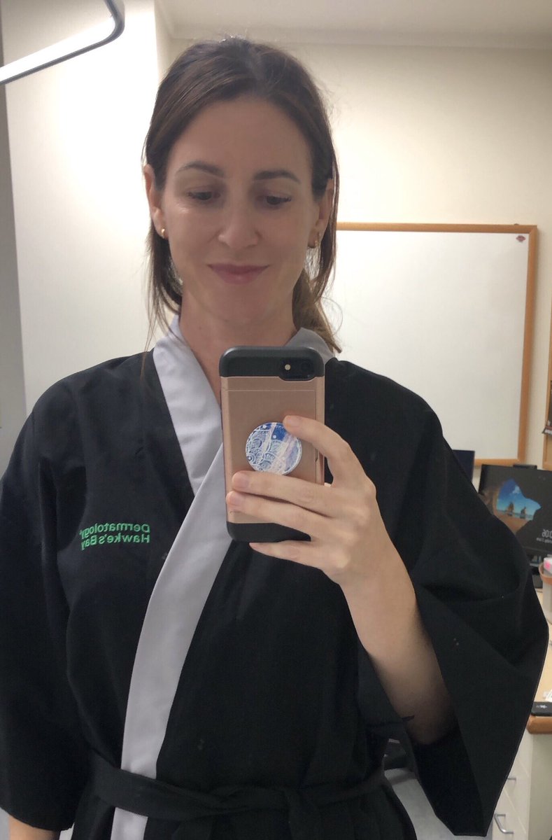 vickymgibson's tweet photo. Using my 6 month skin check to remind you to #checkyourmoles
3 years since WLE & lymph node dissection for malignant melanoma diagnosed by a truly excellent GP with a spot-on gut feeling.
Another 6m clear thanks to 3 years under @NewcastleHosps brilliant plastic surgery team 👍🏻 https://t.co/7DUBunilUZ
