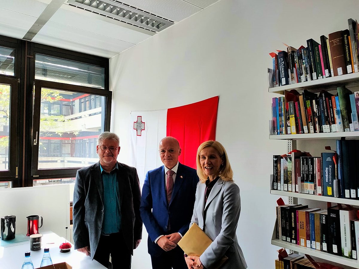 vx64's tweet photo. The Malta Centre at Bremen Uni (jointly supported by @UniBremen & @UMmalta) is a unique academic centre for #MalteseLanguage outside Malta. On 31 May I visited to express support & appreciation to Rector-designate Jutta Günther & Director Thomas Stolz @maltaingermany @MFETMalta https://t.co/0dughOXOvN