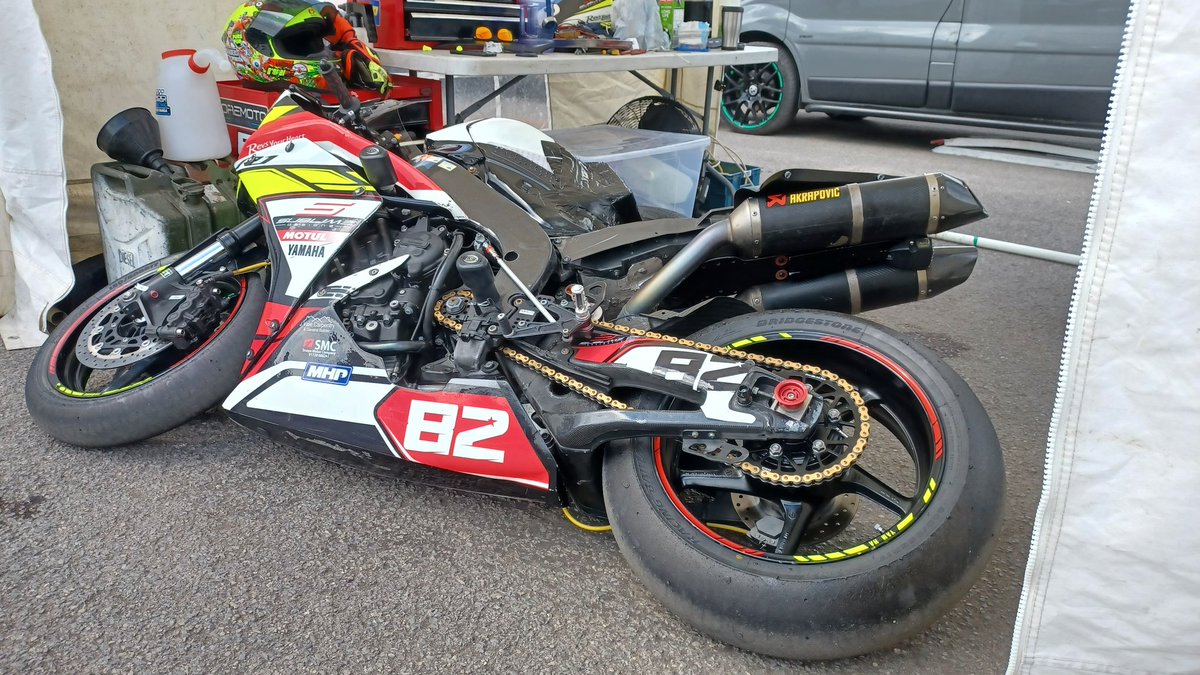 racing_bd's tweet photo. Foo Hinnells Racing - #82 has tired the old girl out and she needed a laydown 💪🏍🏁
@Oulton_Park 
@Bemseecom 
@BemseeOfficial 
#bemsee #bmcrc #Racing https://t.co/WJM4g6hVeD