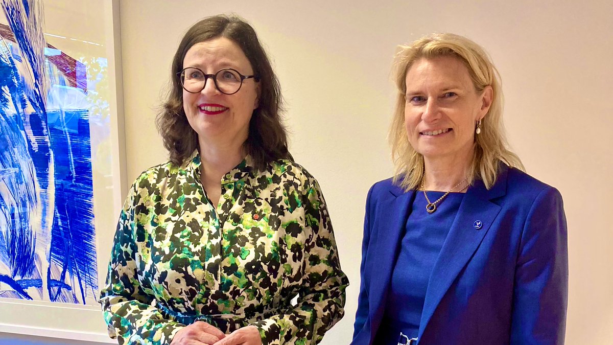 Utbdep's tweet photo. Regeringen har i dag beslutat att utse Katarina Bjelke till ny generaldirektör och chef för Vetenskapsrådet. Hon tillträder den 15 september 2022. @Anna_Ekstrom @Vetenskapsradet 

https://t.co/6oX5R89rqo https://t.co/WAIJBHfoDj