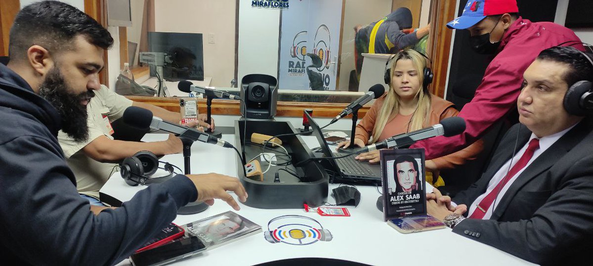 El comunicador e' Ing. <a href="/RoiLopezRivas/">Roi Lopez Rivas</a> Miembro del Movimiento por la Libertad de Alex Saab, desde el Programa "Pueblo de Verdad por Radio Miraflores 95.9, abordó una vez más el Caso del #AlexEnviadoEspecial de 🇻🇪, secuestrado desde hace 720 días por EEUU.

<a href="/CamillaFSaab/">Camilla Fabri Saab</a>
<a href="/POTUS/">President Donald J. Trump</a>