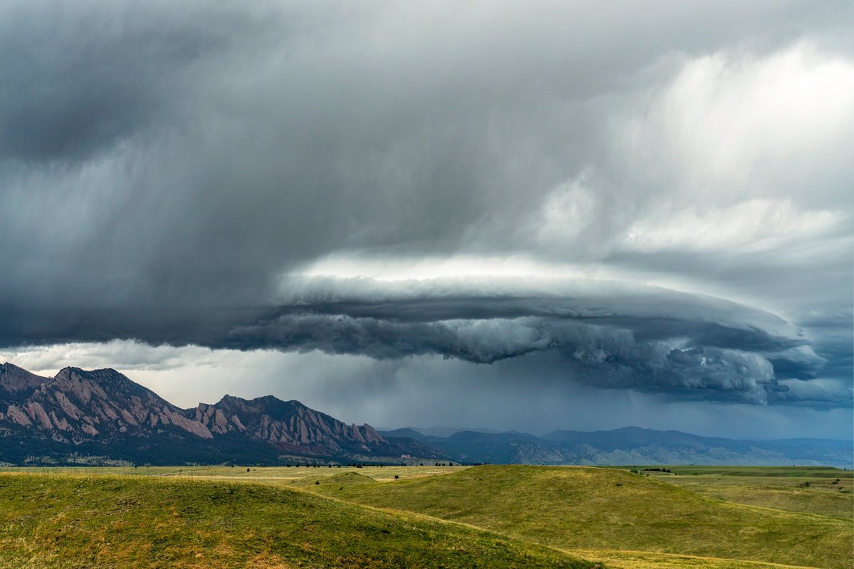 Mothership clouds descend on Boulder #wxtwitter #cowx