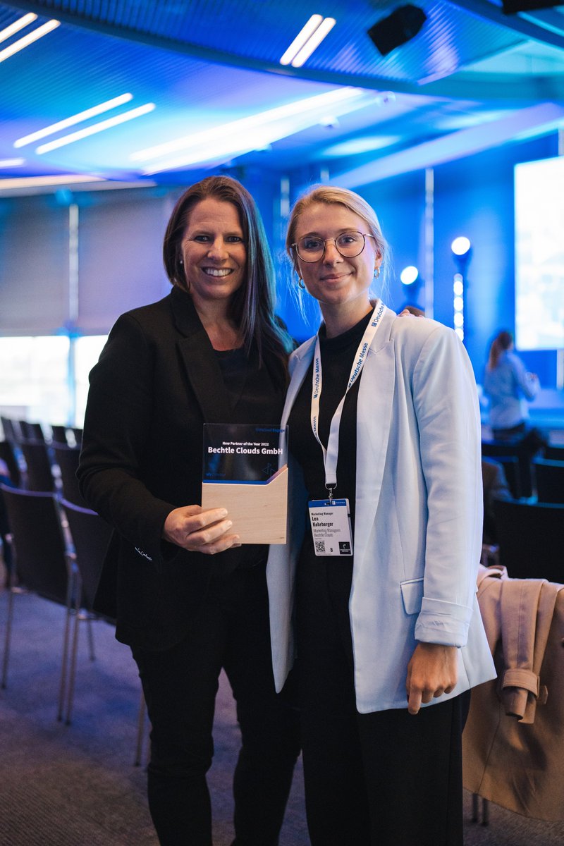 OVHcloud_DE's tweet photo. Unser erstes @OVHcloud Engage Event war ein voller Erfolg! Von Produktvorstellungen über Awards bis hin zur Cloud von morgen. Wir hatten interessante Gespräche mit unseren Partnern und es wurde fleißig genetzwerkt! Vielen Dank für den tollen Abend! #OVHcloudEngage https://t.co/X4F7im6UuI