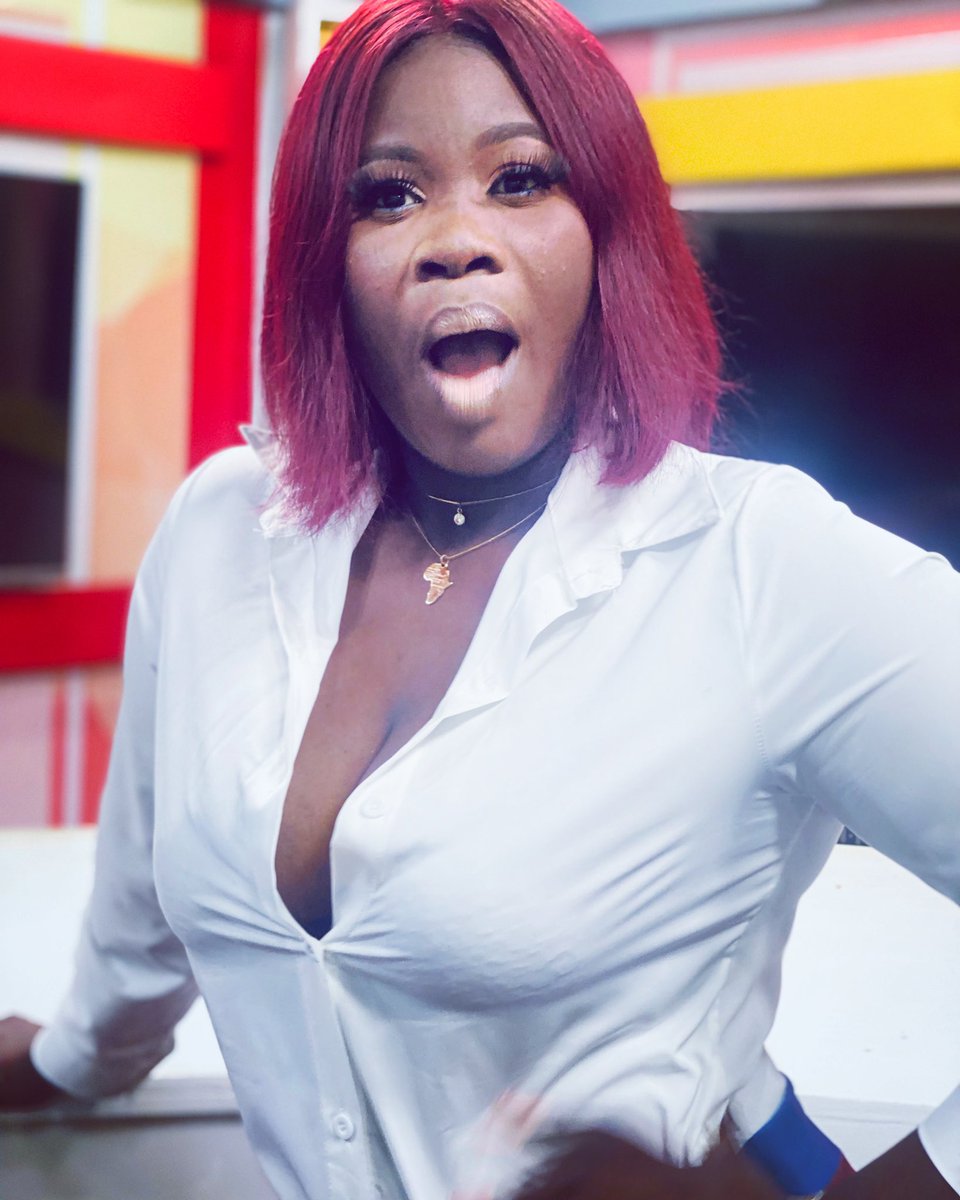 MbBuabeng's tweet photo. @ayishatu_ I still need more explanation on this main side chick thing. I’m on my way to the office wai or @BlackBillsGh can you explain? My chocolate @samcillabaakojr do you have a main side chick🤔 #MercyBee #EkumfiPrincess #sidechick #mainsidechick https://t.co/EXzpo6TUja
