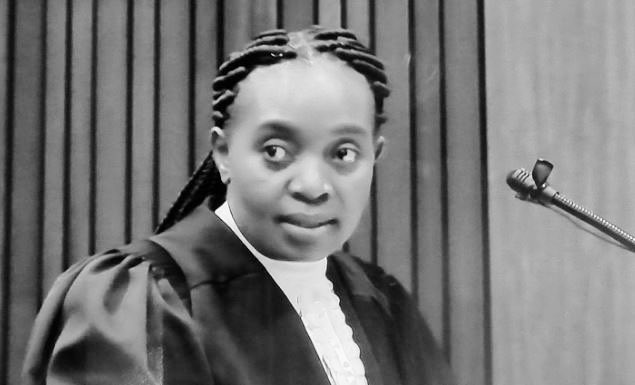 NunguSompisi's tweet photo. #SenzoMeyiwatrial
Meet Adv Mosholo, in 1845, she cross examined a crime scene expect until he ran out of English bundles! https://t.co/VNKfowAUwb