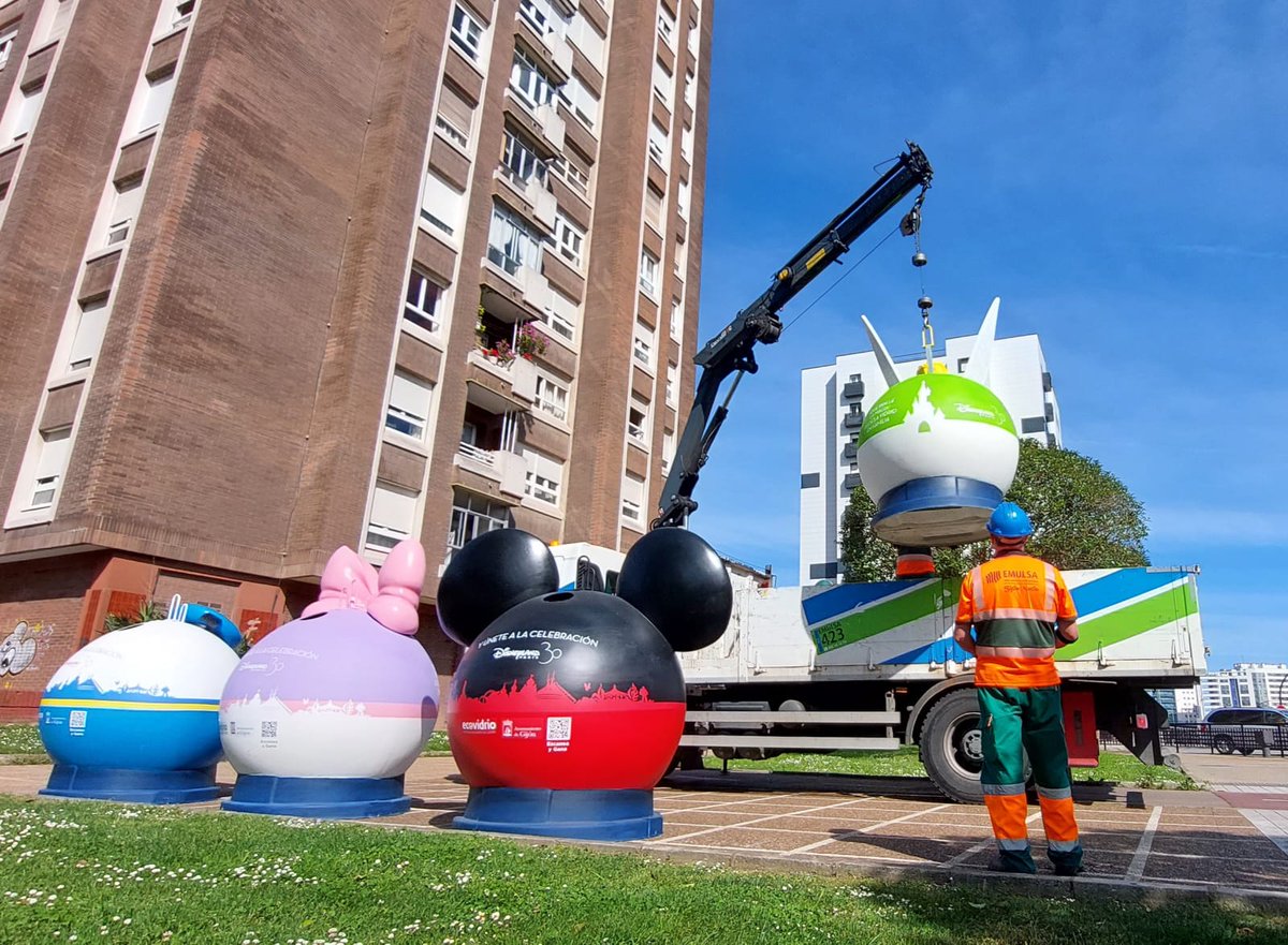 SeparaPagaMenos's tweet photo. El pasado mes @EMULSAGijon presentó una nueva campaña de sensibilización hacia el reciclaje con @ecovidrio y @DisneySpain😍

Estos contenedores tan originales los podéis encontrar en Juan Negrín, Moreda, la Fábrica de Gas y Patricio Adúriz Pérez de #gijón

#GijonMeImporta https://t.co/gA6JCluCaH