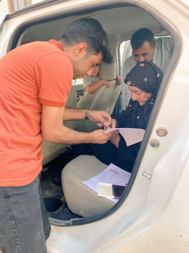 85 yaşındaki vatandaşımızın TCKK işlemleni alarak hayır duasını aldık.. #HayatınızınHerAnında <a href="/sefikaygol/">Şefik AYGÖL</a> <a href="/TCNufus/">Nüfus ve Vatandaşlık İşleri Genel Müdürlüğü</a>
<a href="/cihatkoc61/">Cihat Koç</a> <a href="/HASANBASARAN07/">Hasan BAŞARAN</a> @Bilalyetgin63