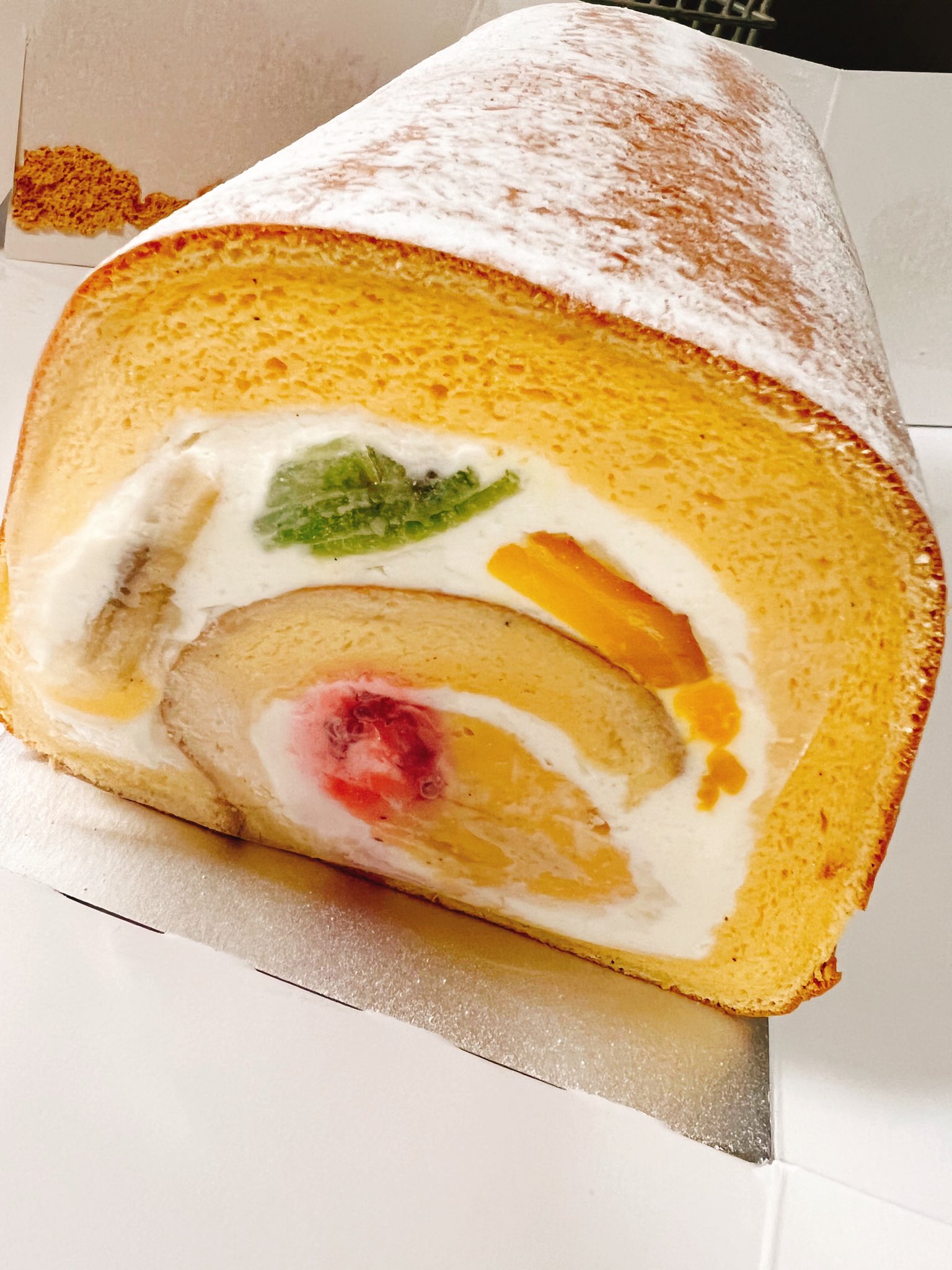 よし 吉祥寺 西荻窪 久我山 大好き 夏だ フルーツだ アテスウェイのフルーツロールだ アテスウェイa Tes Souhaits 東京女子大並びのミニストップ向かい アテスウェイのケーキは どれもおいしいけれど コスパ最高はロールケーキたち ロール