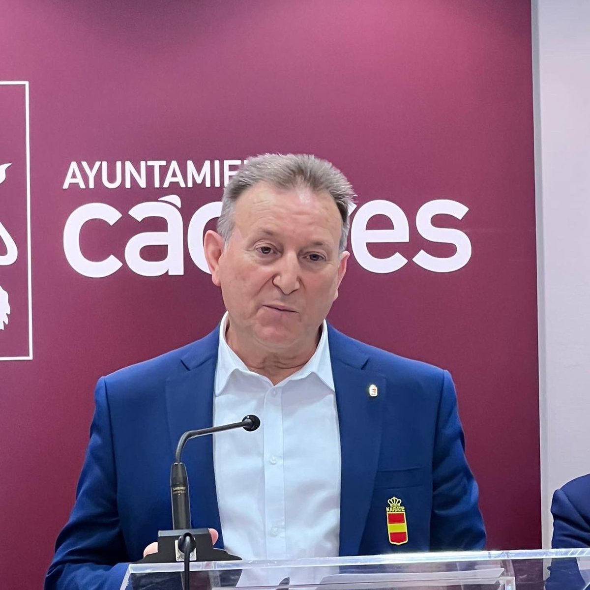 RFEKarate's tweet image. Presentación del Cto. de España de Clubes en el @aytocaceres . 🇪🇸 

Junto a @amarqueomor,el Pte. de la @fexkarate , Daniel Timón,el Alcalde, Luis Salaya,la Concejala Deportes, Paula Rodriguez y el Dtor. Gral. de Deportes, Dan de Sande Bayal.
@amarqueomor @Junta_Ex @EfeExtremadura